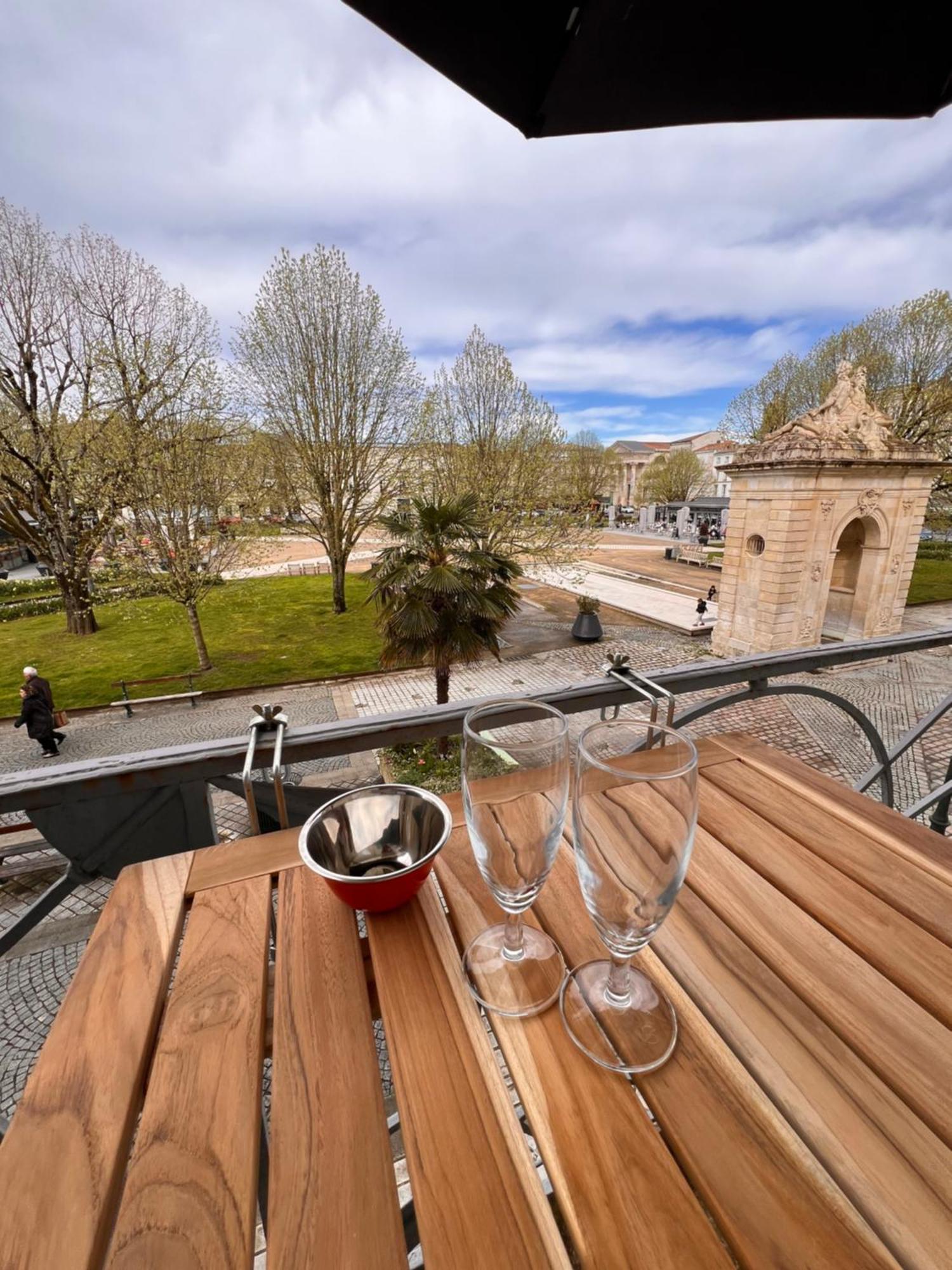 La Colbertine - Charming Apartment In Place Colbert Rochefort  Exteriör bild